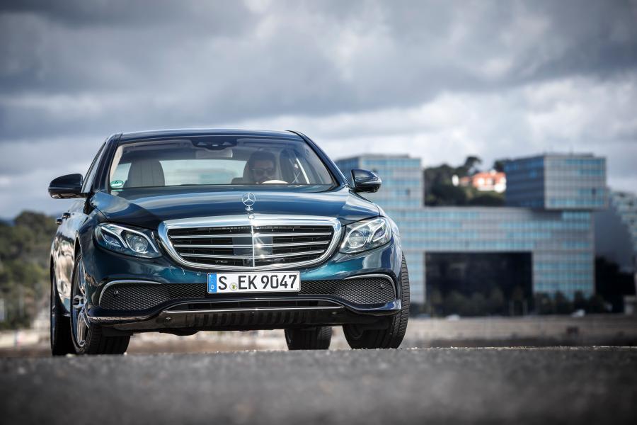  Mercedes-Benz E220d Exclusive Line 2016 года  (фото 1 из 10)